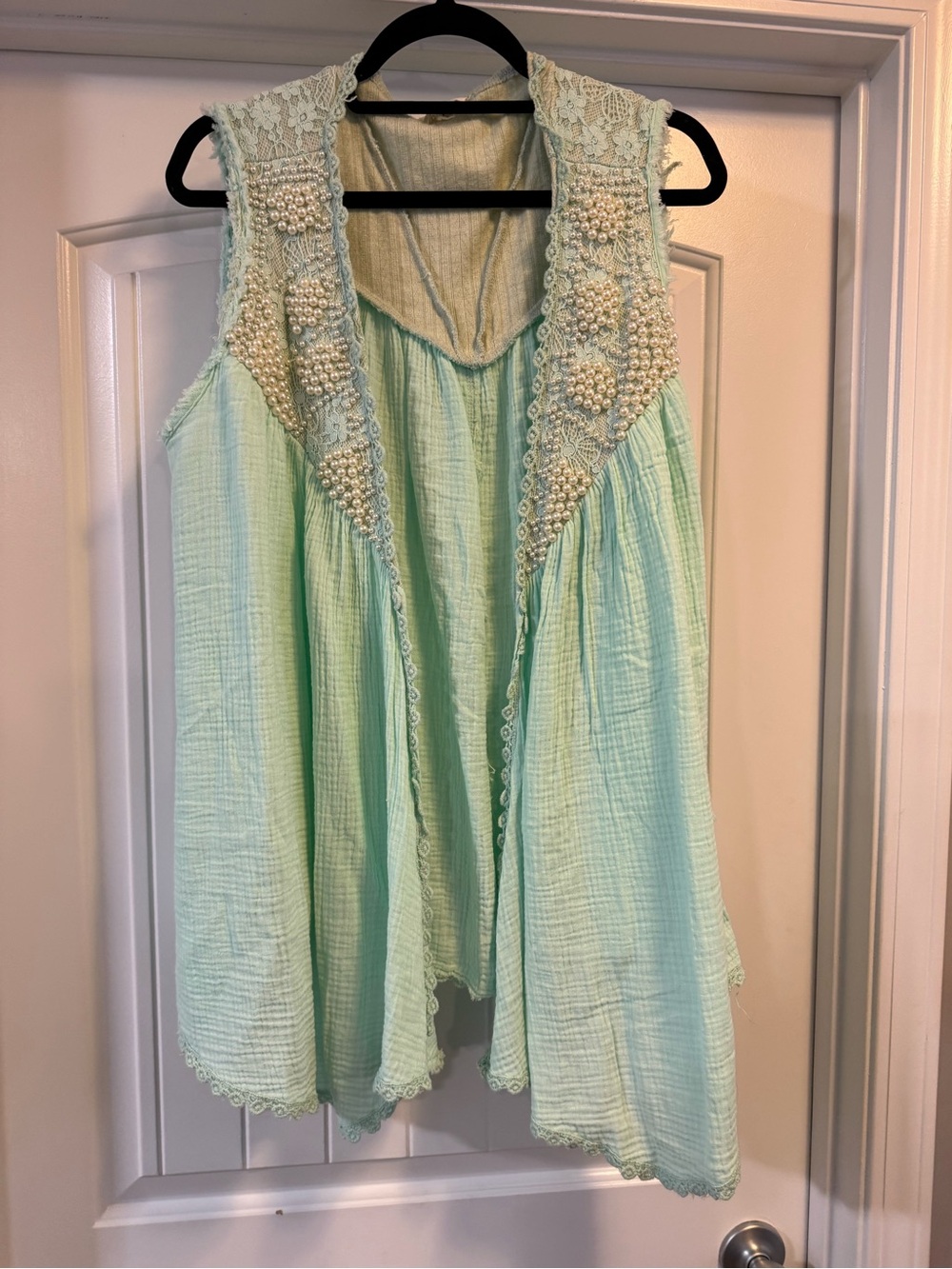 POL Mint Green Lace & Pearl-Trim Sleeveless Tunic